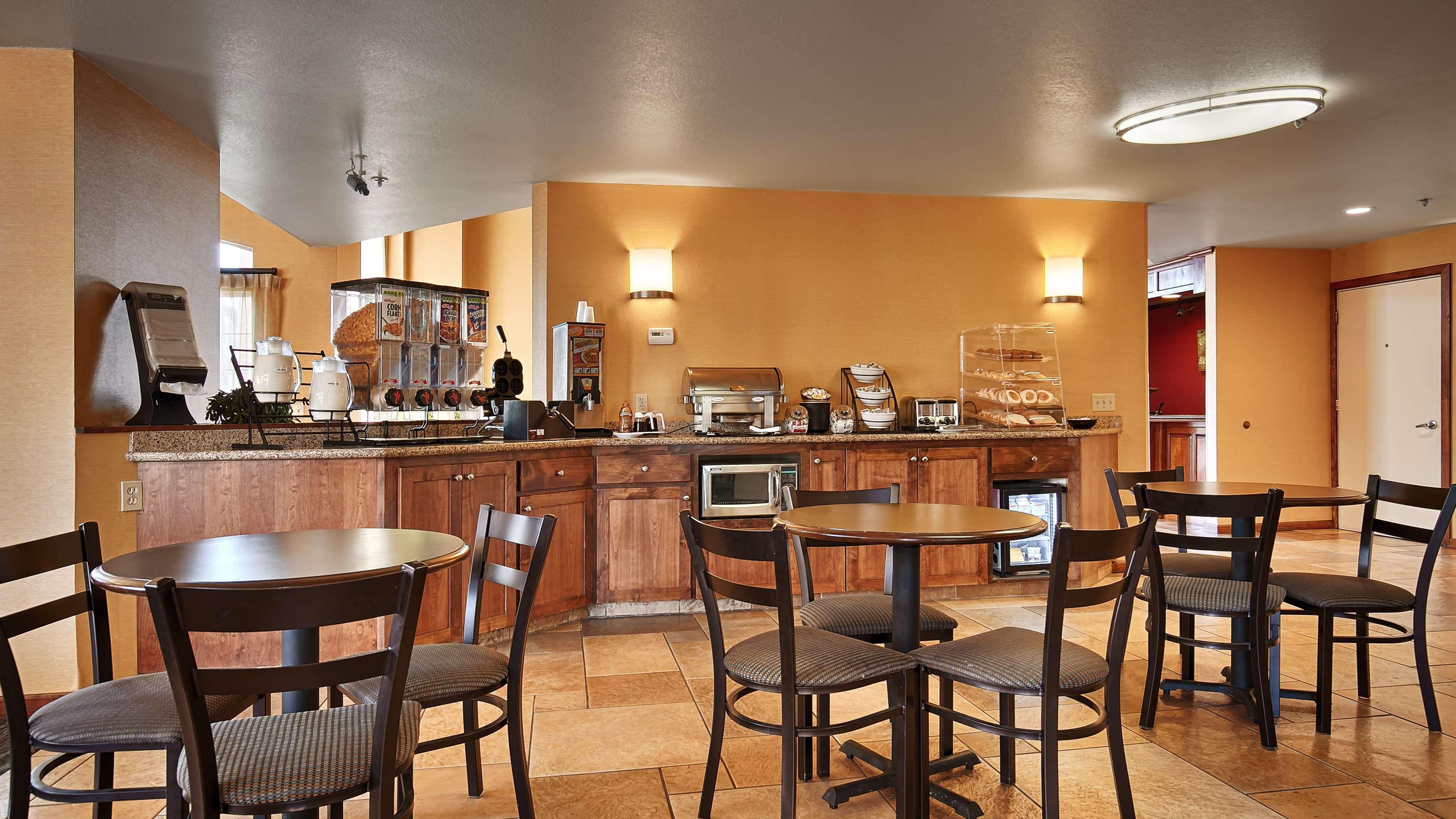 Best Western Palm Court Inn Modesto Bagian luar foto