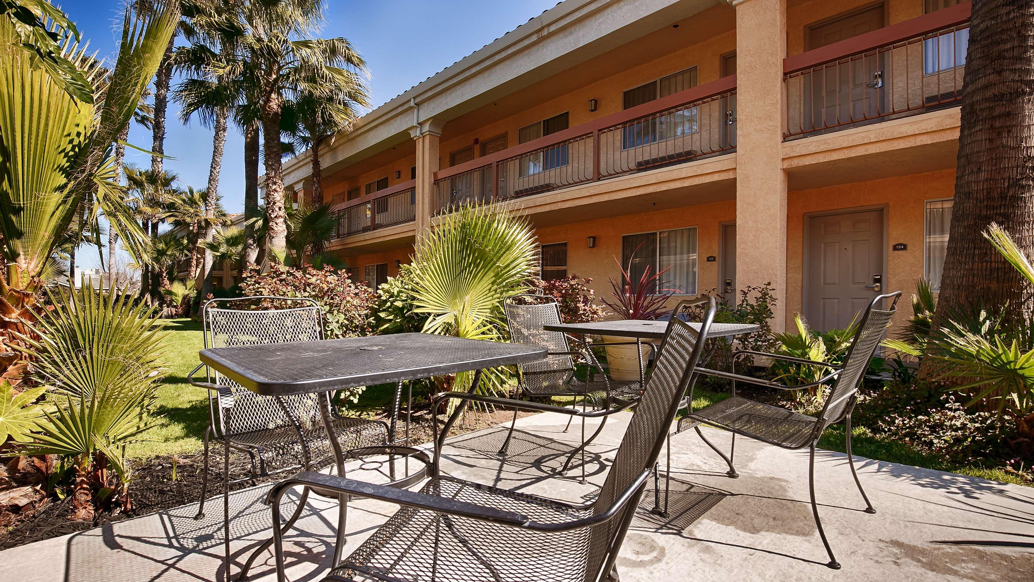 Best Western Palm Court Inn Modesto Bagian luar foto